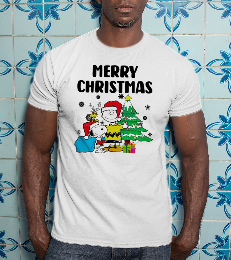 Charlie Snoopy Woodstock Merry Christmas Tree Santa Hats T-Shirt