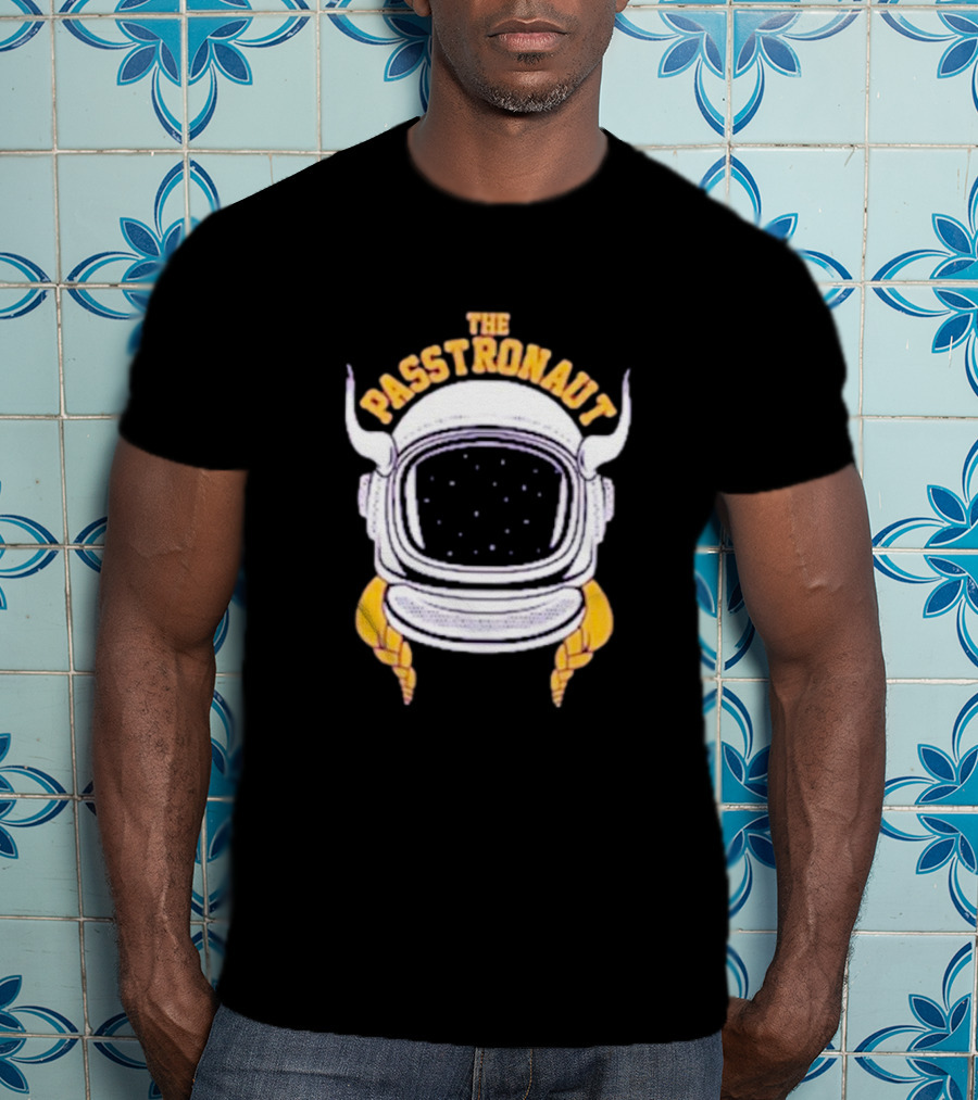 Minnesota Vikings The Passtronaut Astronaut Helmet With Viking Horns T-Shirt