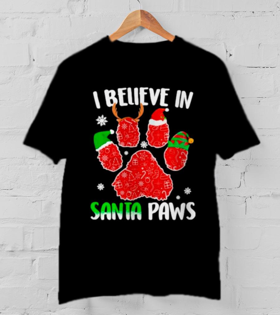 I Believe In Santa Paws With Festive Paw Prints And Hats T-Shirt