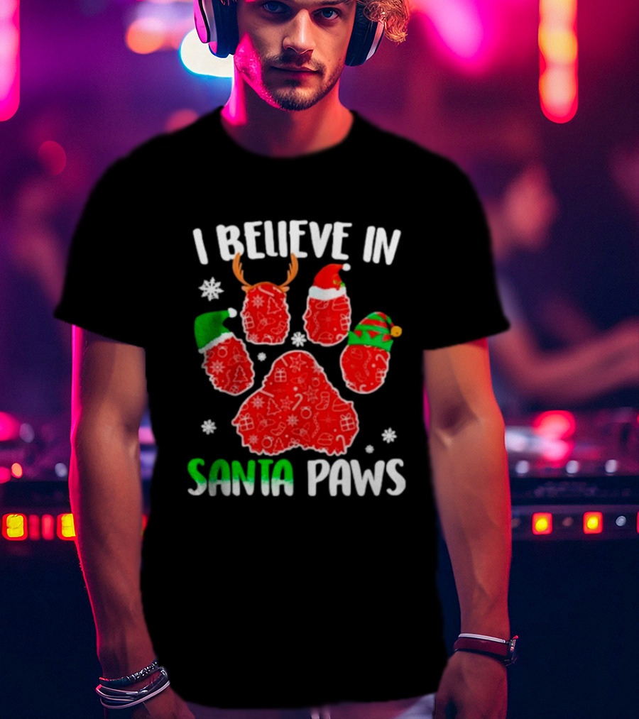 I Believe In Santa Paws With Festive Paw Prints And Hats T-Shirt