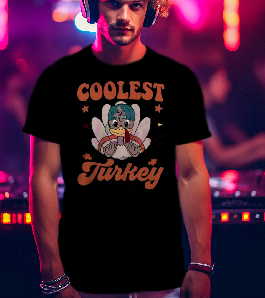 Coolest Turkey At The Table Vintage Cartoon Style With Cap And Stars Decor T-Shirt