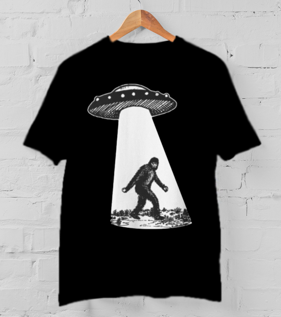 UFO Bigfoot Abduction Scene T-Shirt