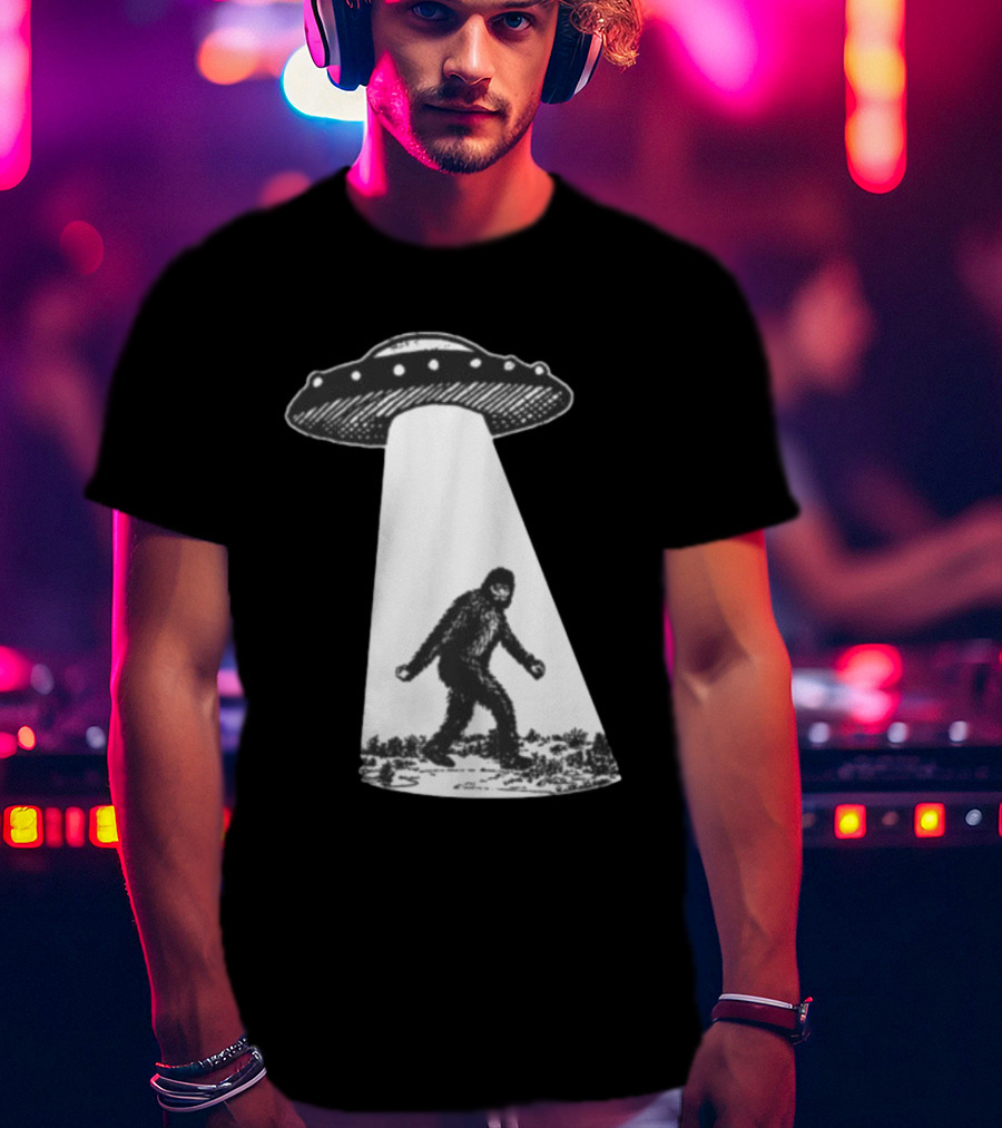 UFO Bigfoot Abduction Scene T-Shirt