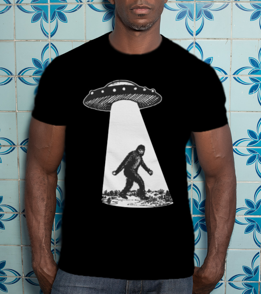 UFO Bigfoot Abduction Scene T-Shirt