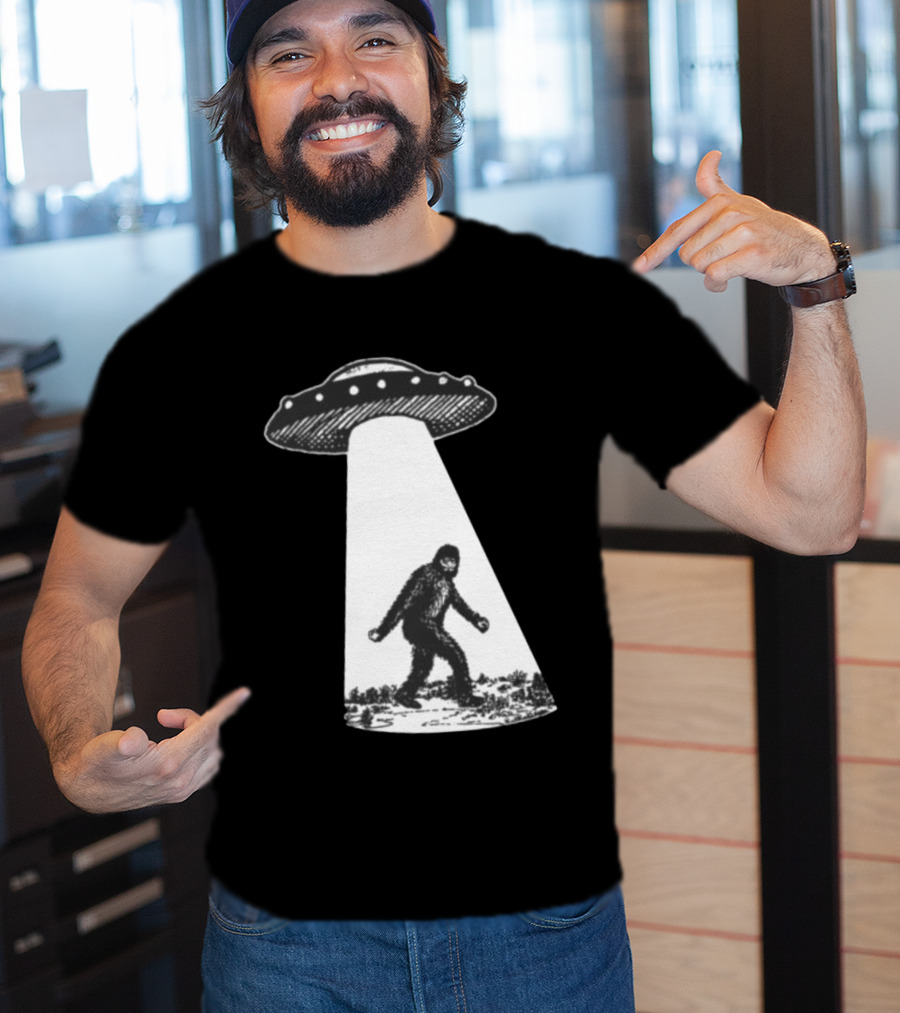 UFO Bigfoot Abduction Scene T-Shirt