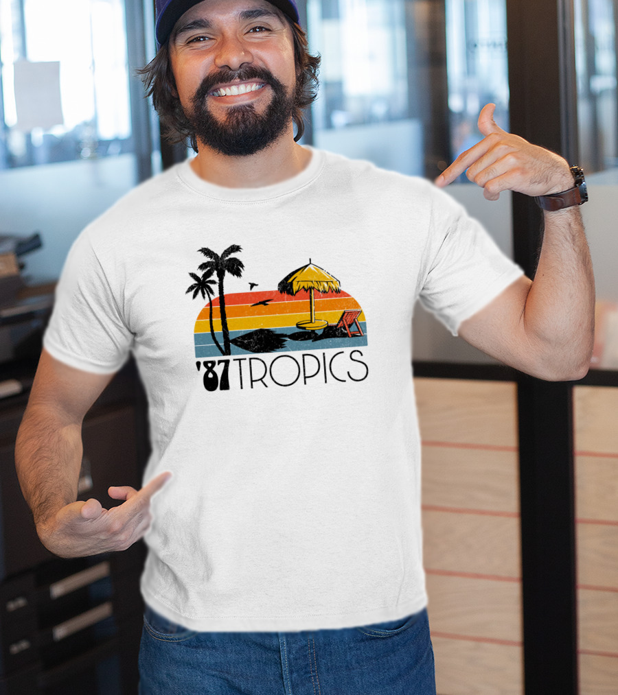 '87 Tropics Palm Beach Sunset Umbrella Lounge Chair T-Shirt