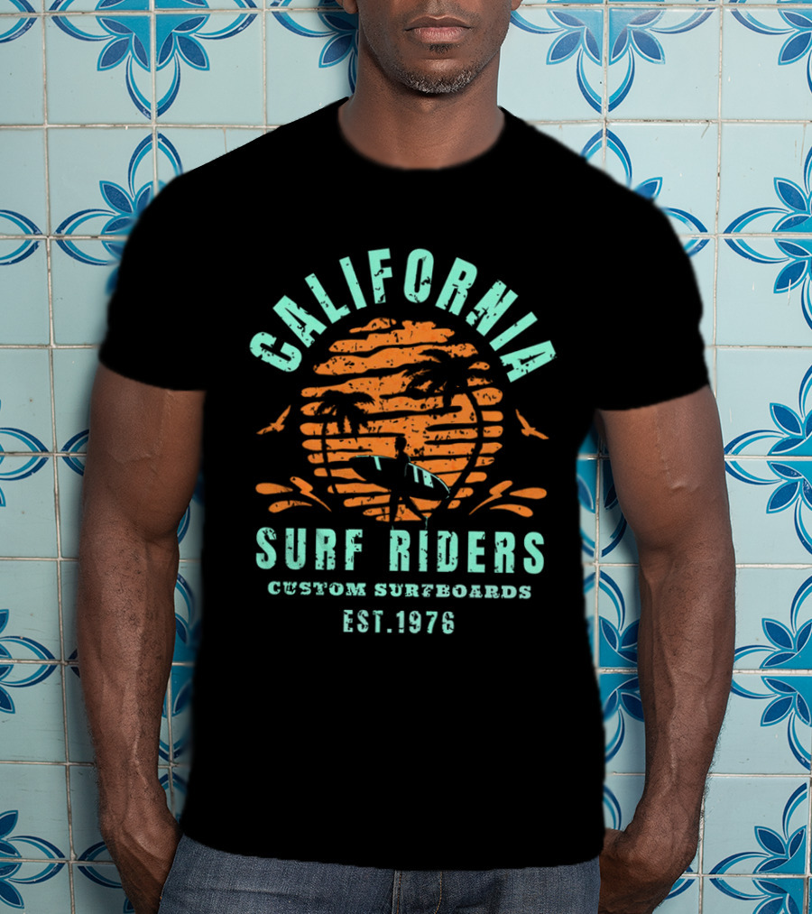 California Surf Riders Custom Surfboards Est. 1976 Vintage Beach Scene T-Shirt