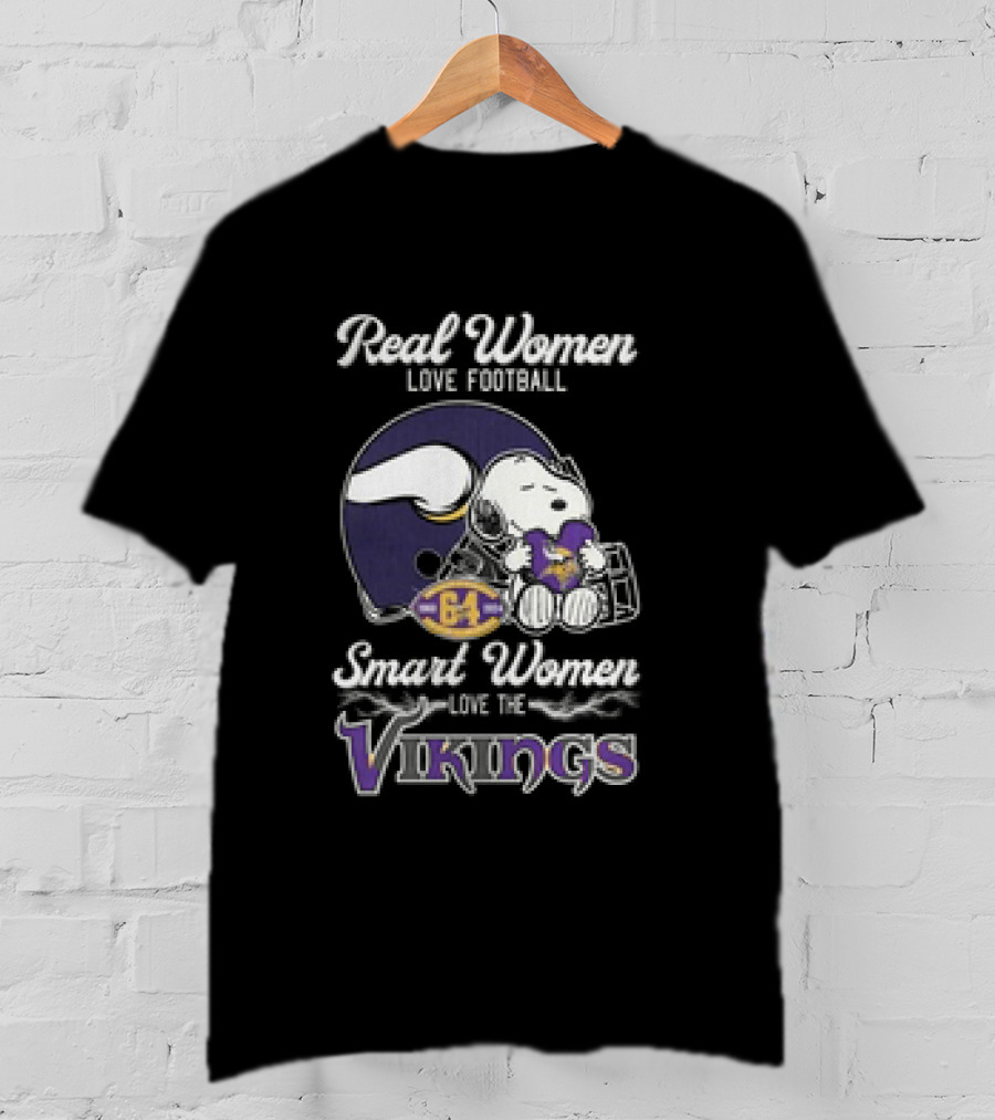 Snoopy Real Women Love Football Smart Women Love The Vikings T-Shirt