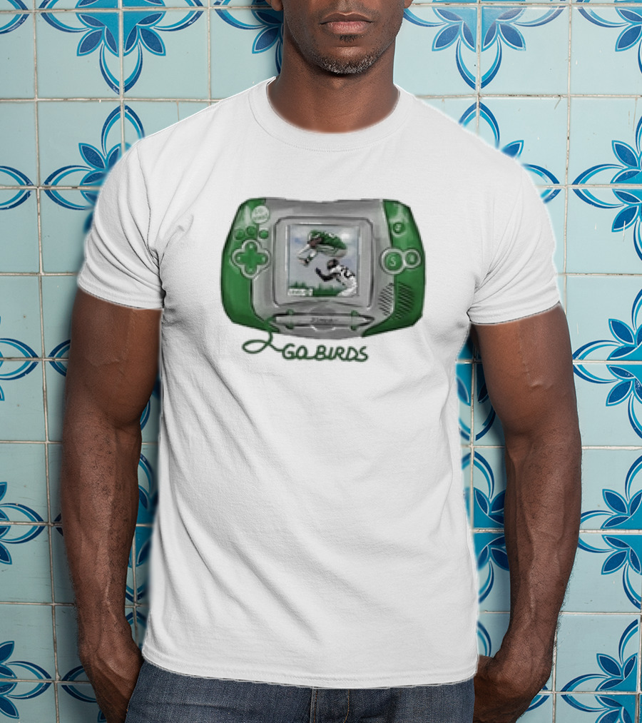 Dhwanisaraiya Go Birds Retro Handheld Console Green Classic Footballer Scene T-Shirt