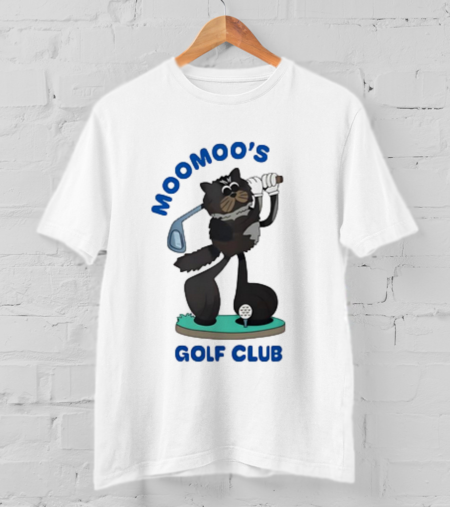 Moomoo's Golf Club Playful Cat On The Fairway T-Shirt