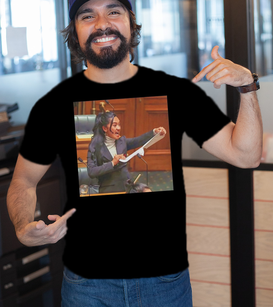Maori MP Rips Treaty Bill In Parliament Session T-Shirt
