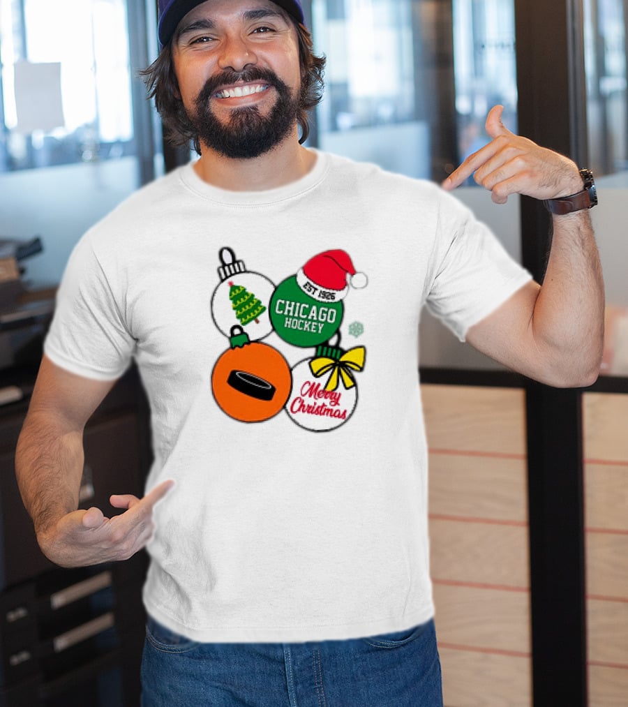 Merry Christmas Chicago Hockey Est 1926 Santa Hat Ornaments Hockey Puck Holiday T-Shirt