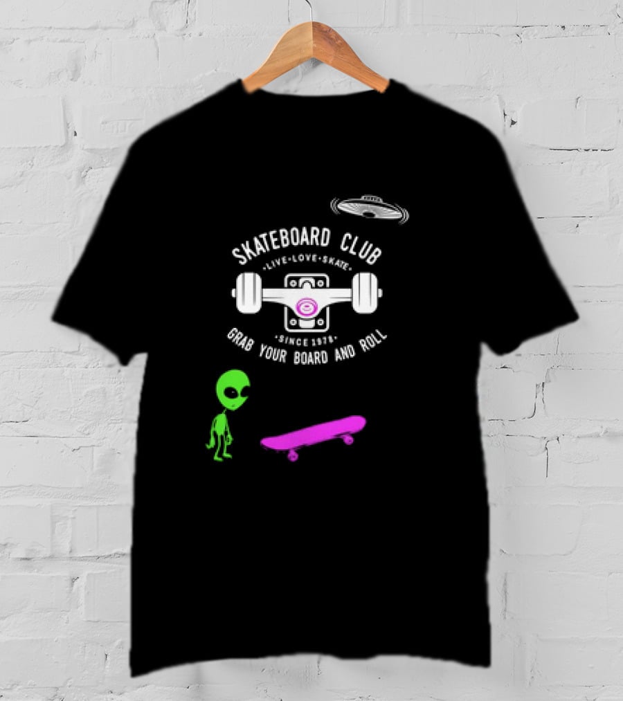 Skateboard Club Live Love Skate Since 1975 Alien Grab Your Board And Roll T-Shirt