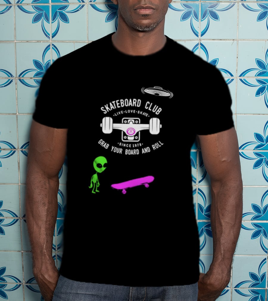Skateboard Club Live Love Skate Since 1975 Alien Grab Your Board And Roll T-Shirt