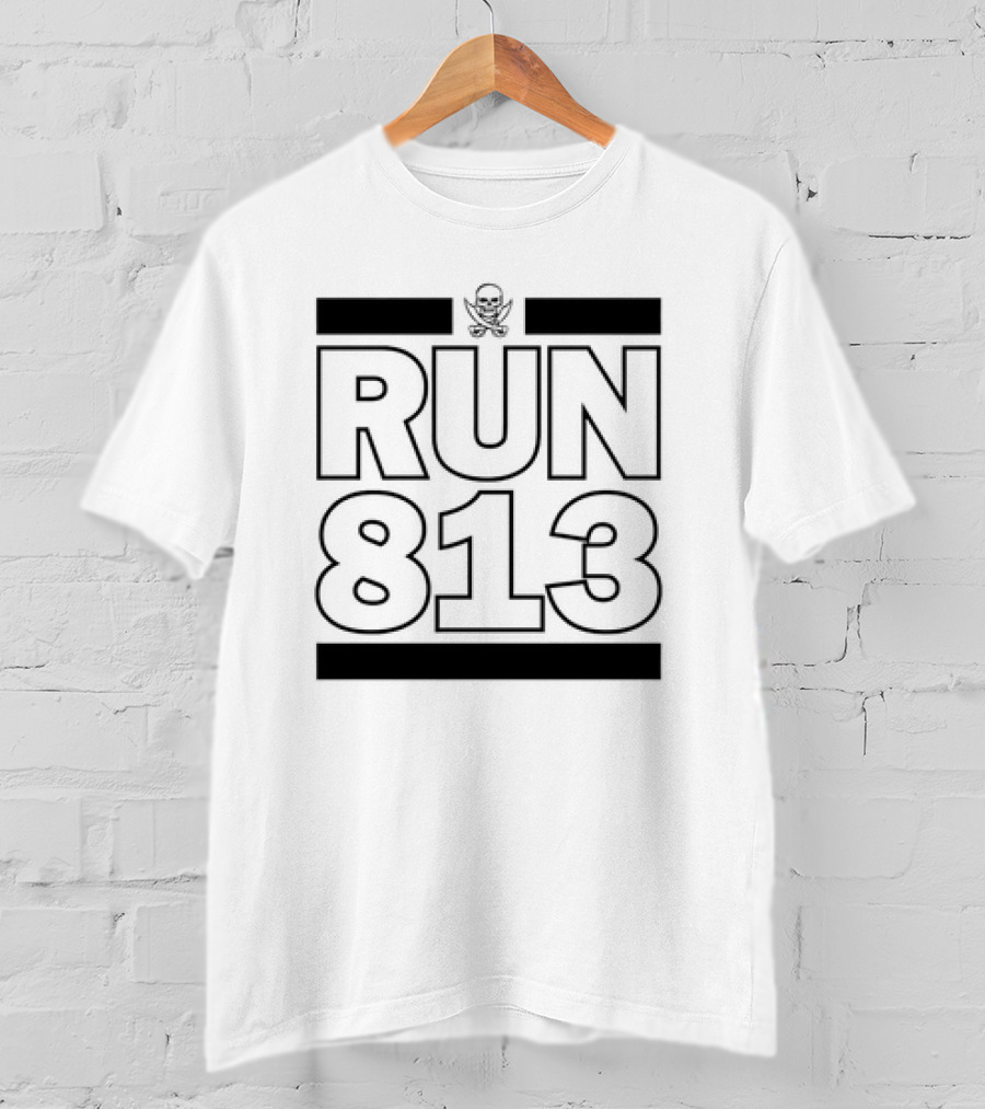 RUN 813 Tampa Bay Buccaneers Skull T-Shirt
