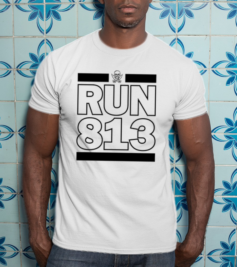 RUN 813 Tampa Bay Buccaneers Skull T-Shirt