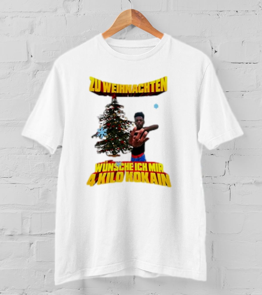 Zu Weihnachten Wünsche Ich Mir 4 Kilo Kokain Christmas Tree And Person T-Shirt