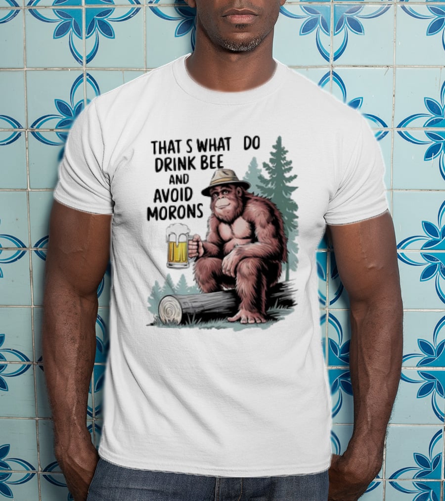 Bigfoot That’s What I Do Drink Beer And Avoid Morons In Forest With Mug T-Shirt