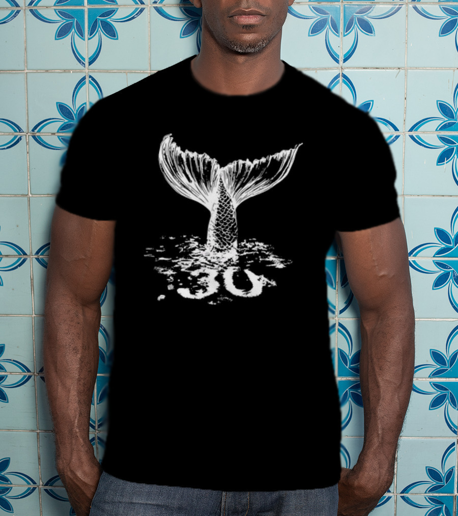 30naonda Preta Whale Tail Splash T-Shirt