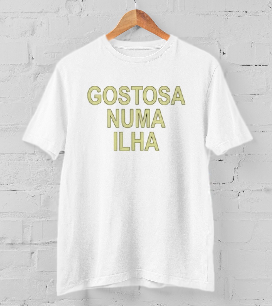 Gostosa Numa Ilha T-Shirt