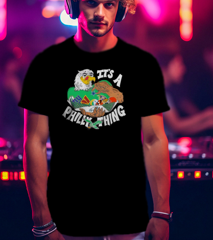 Philadelphia Eagles Christmas It's A Philly Thing With Eagle Holding Giants And Cowboys T-Shirt
