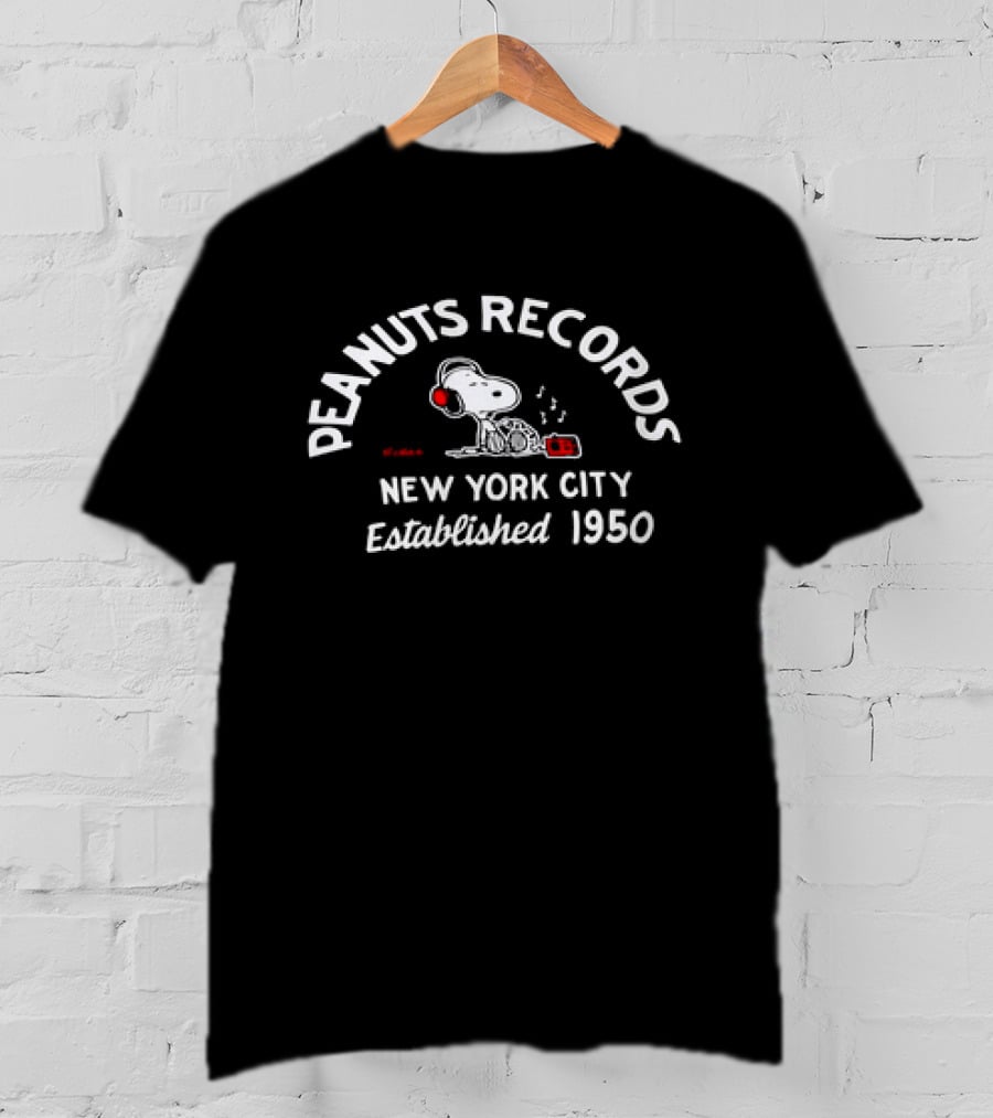Peanuts Records New York City Established 1950 Snoopy Listening To Music T-Shirt