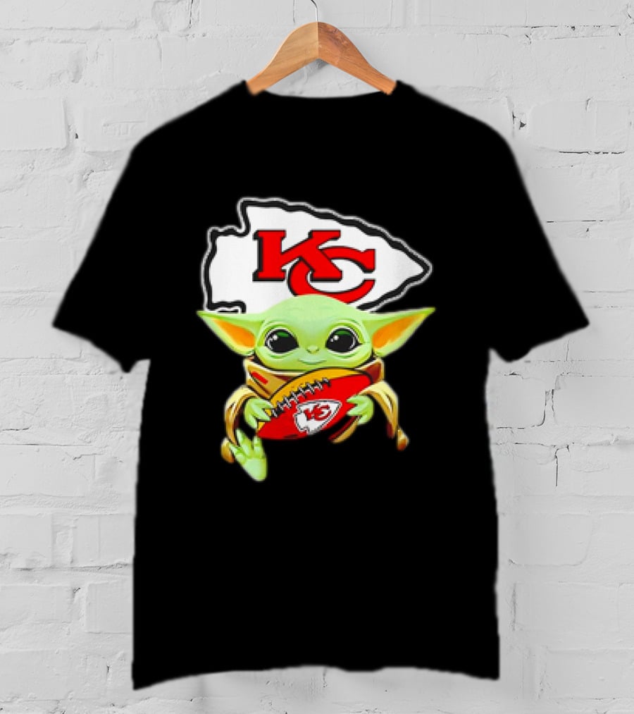 Baby Yoda Star Wars KC Chiefs Hug Football Team T-Shirt