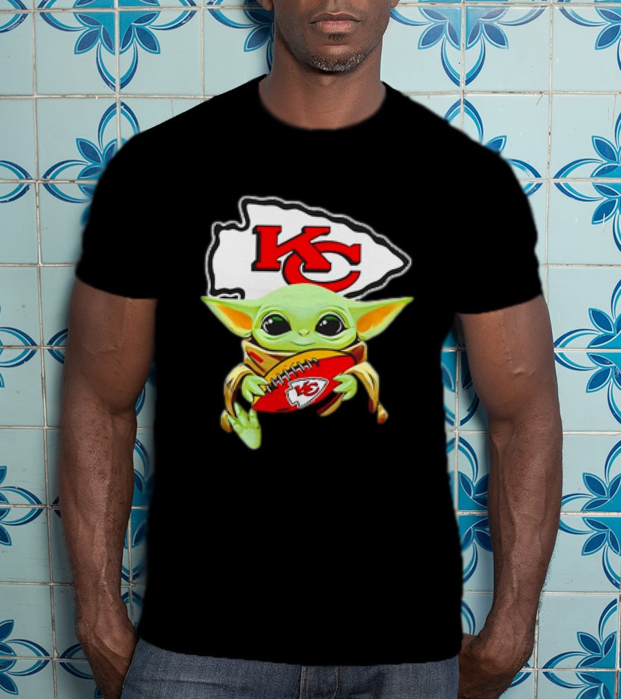 Baby Yoda Star Wars KC Chiefs Hug Football Team T-Shirt