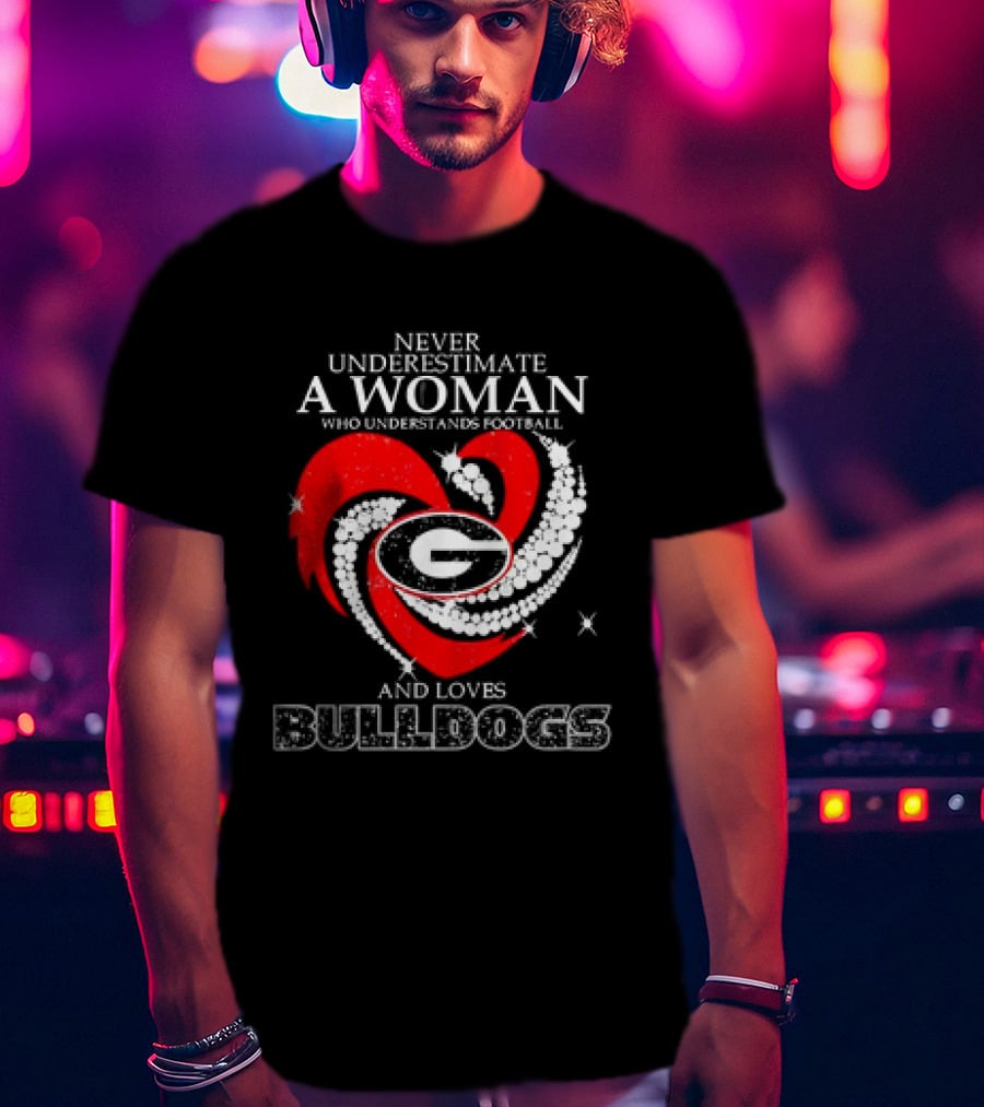 Never Underestimate A Woman Who Understands Football And Loves Bulldogs Georgia Fan T-Shirt