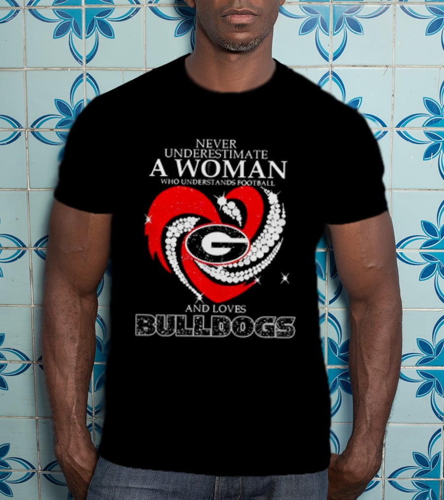 Never Underestimate A Woman Who Understands Football And Loves Bulldogs Georgia Fan T-Shirt