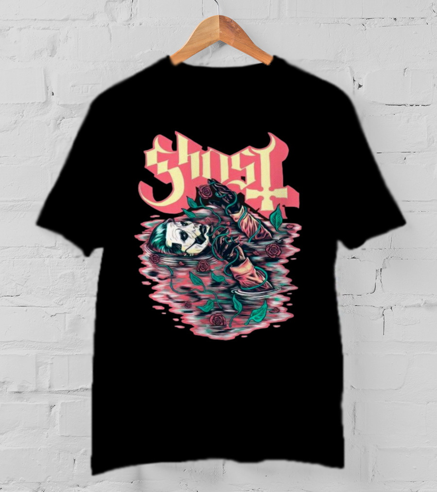 Ghost Pre-Raphaelite Art Nouveau Illustration With Roses T-Shirt