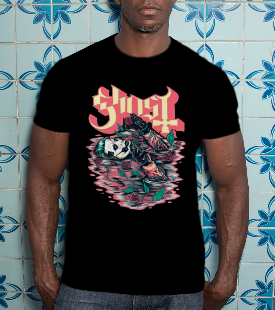 Ghost Pre-Raphaelite Art Nouveau Illustration With Roses T-Shirt