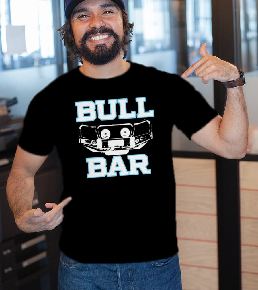 BULL BAR Car Protection Accessory Bold Vintage Style T-Shirt