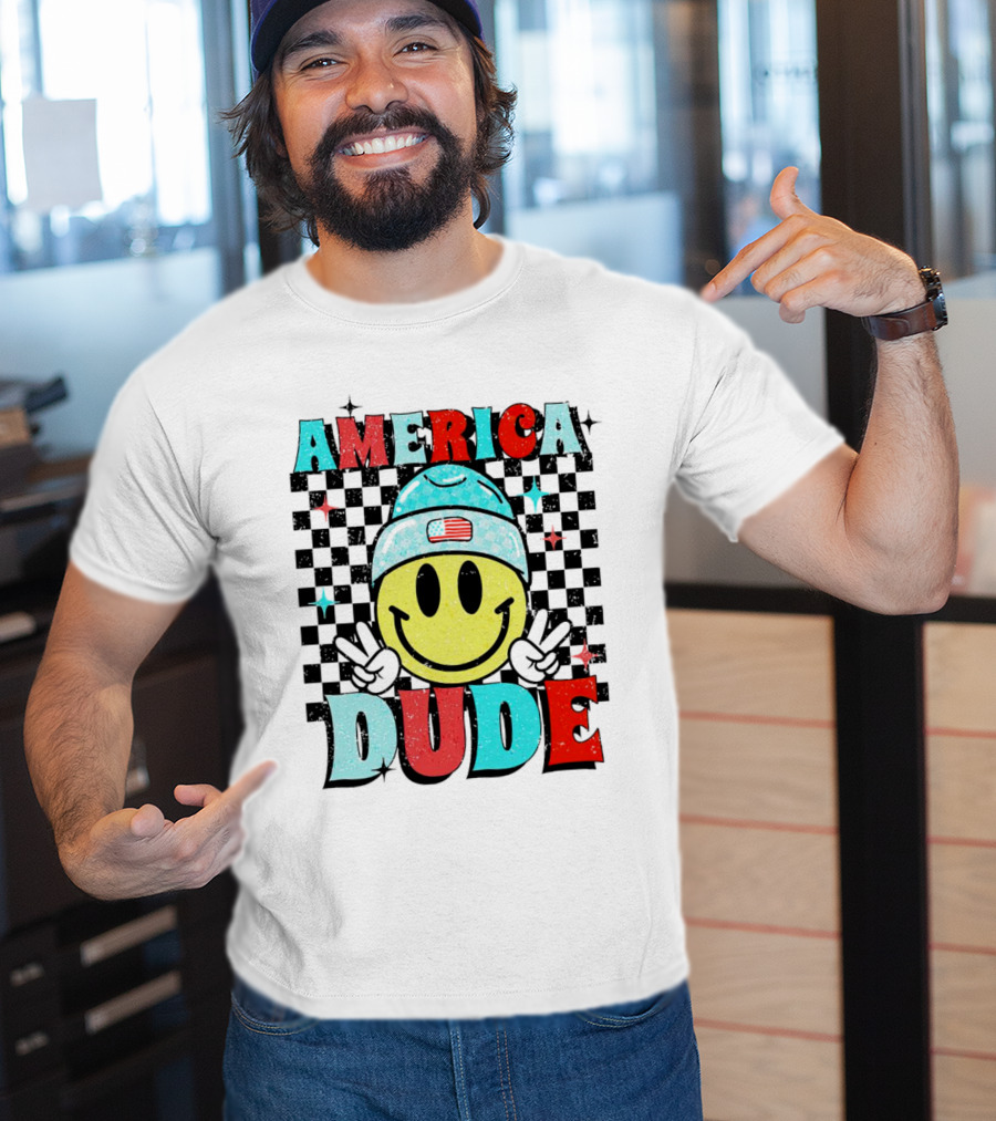 America Dude Smiley Face With Beanie And Peace Signs T-Shirt