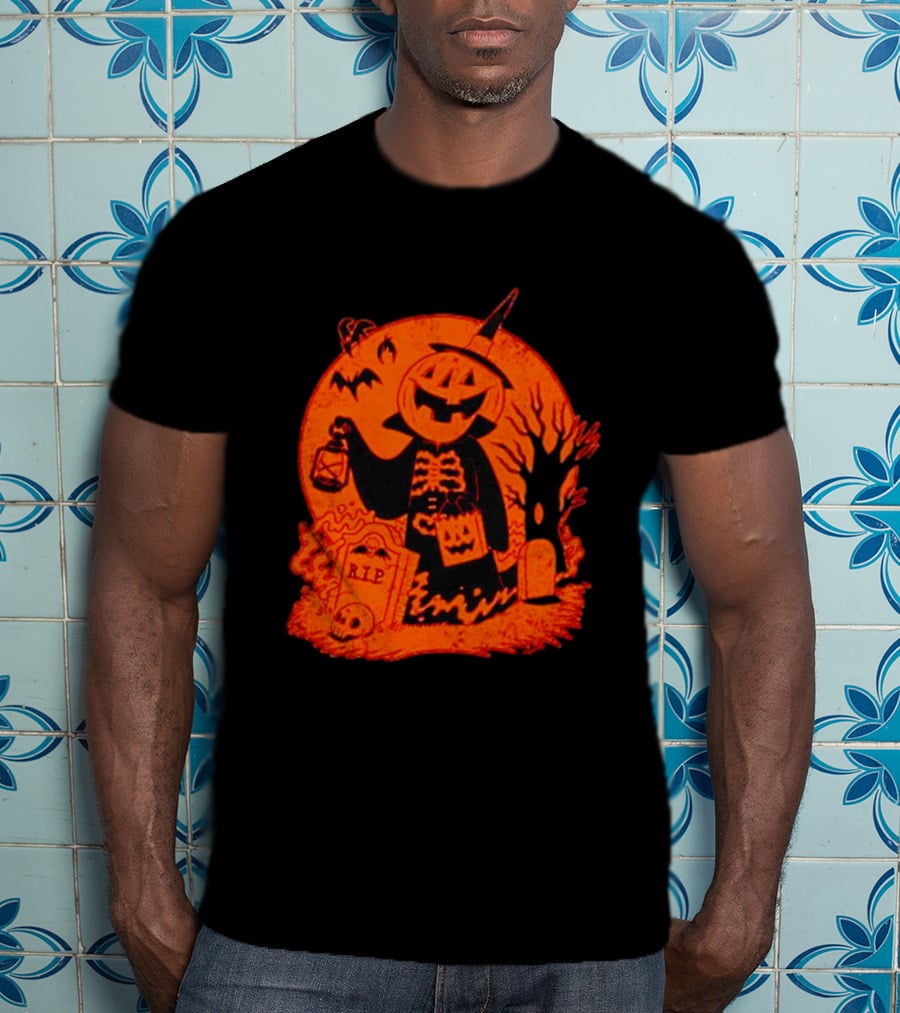 Vintage Spooky Halloween Jack-o'-Lantern Skeleton Moon Graveyard Lantern Bat Scene T-Shirt