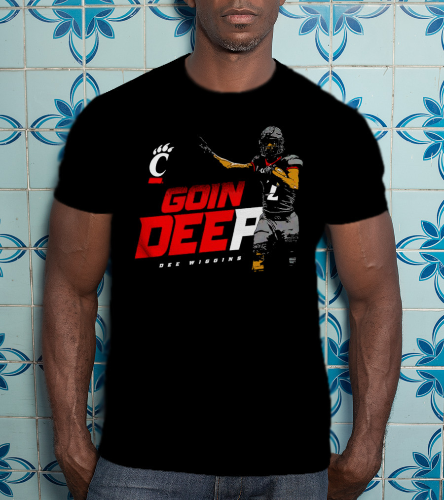 Dee Wiggins Goin’ Deep Cincinnati Bearcats Football Iconic Play Action T-Shirt