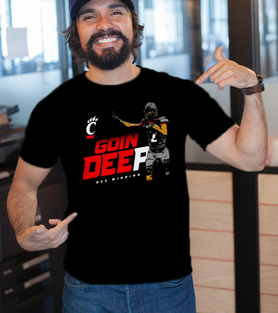 Dee Wiggins Goin’ Deep Cincinnati Bearcats Football Iconic Play Action T-Shirt