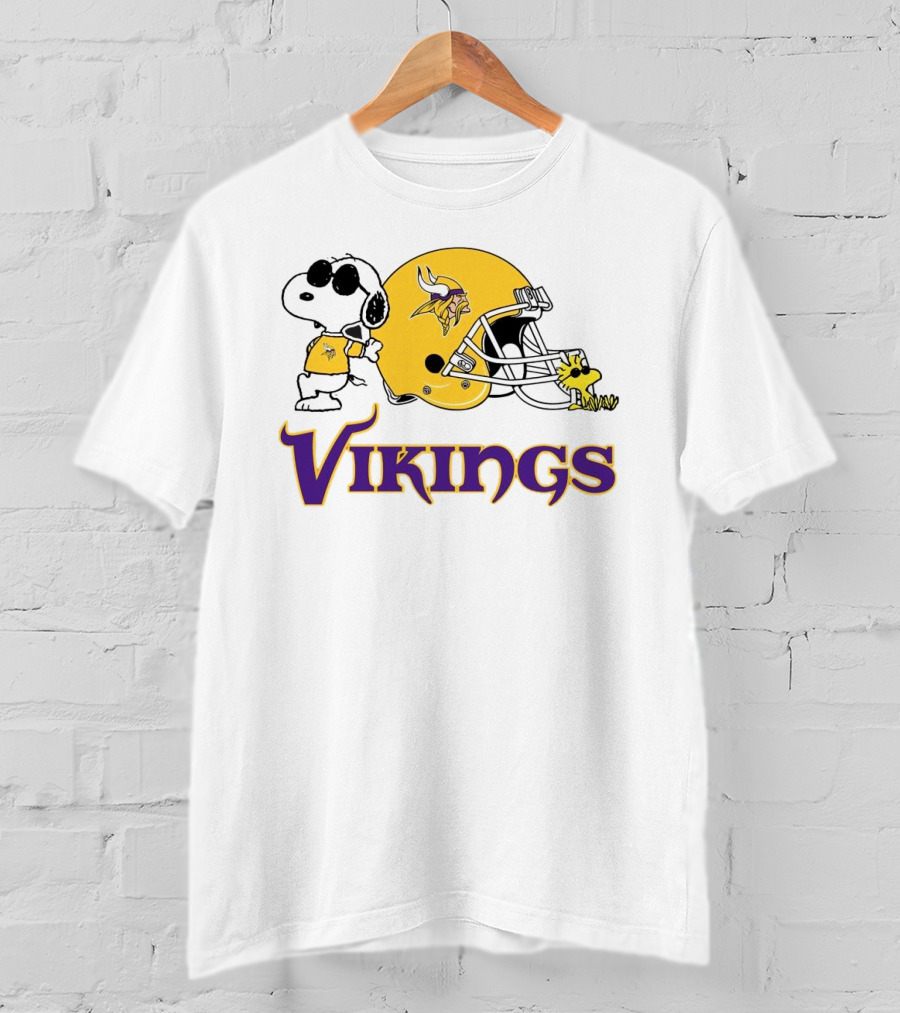 Minnesota Vikings Snoopy Woodstock Helmet T-Shirt