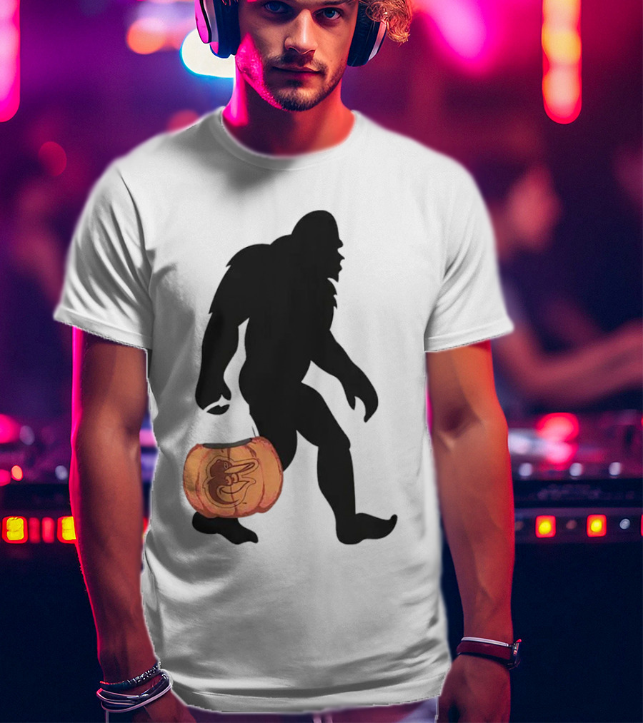 Baltimore Orioles Bigfoot Carrying Pumpkin Halloween T-Shirt