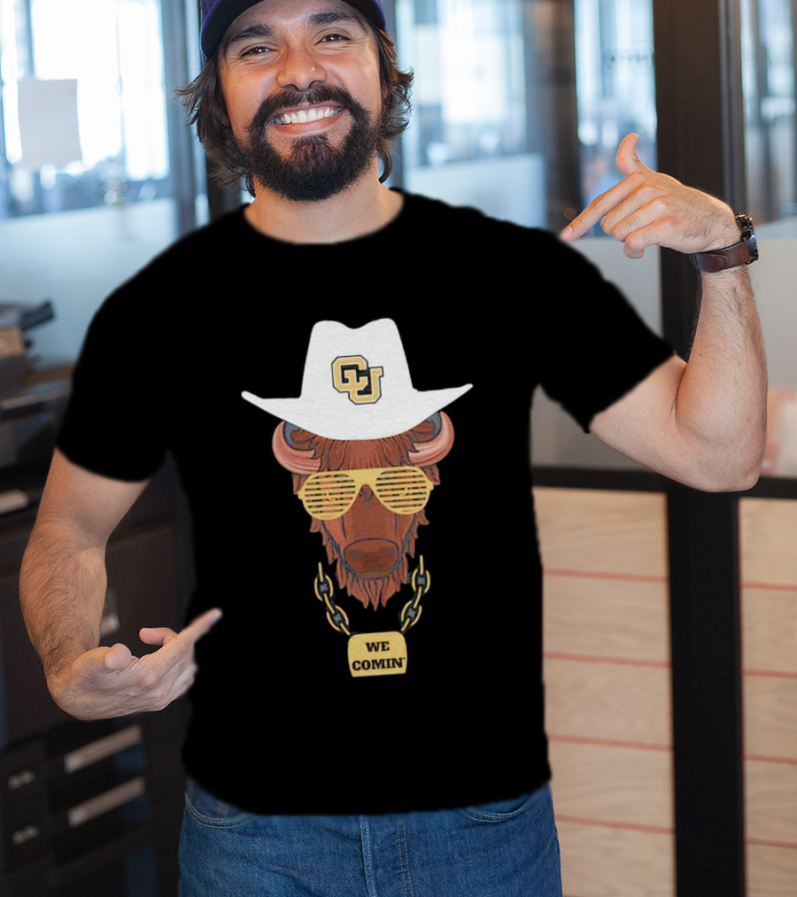Colorado Buffaloes We Comin' Buffalo With Sunglasses And Cowboy Hat T-Shirt