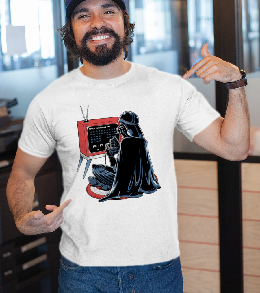 Nostalgic Darth Vader Playing Space Invaders On Retro TV T-Shirt