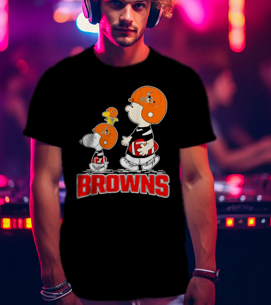Browns Snoopy Charlie Brown Woodstock Football Helmets T-Shirt