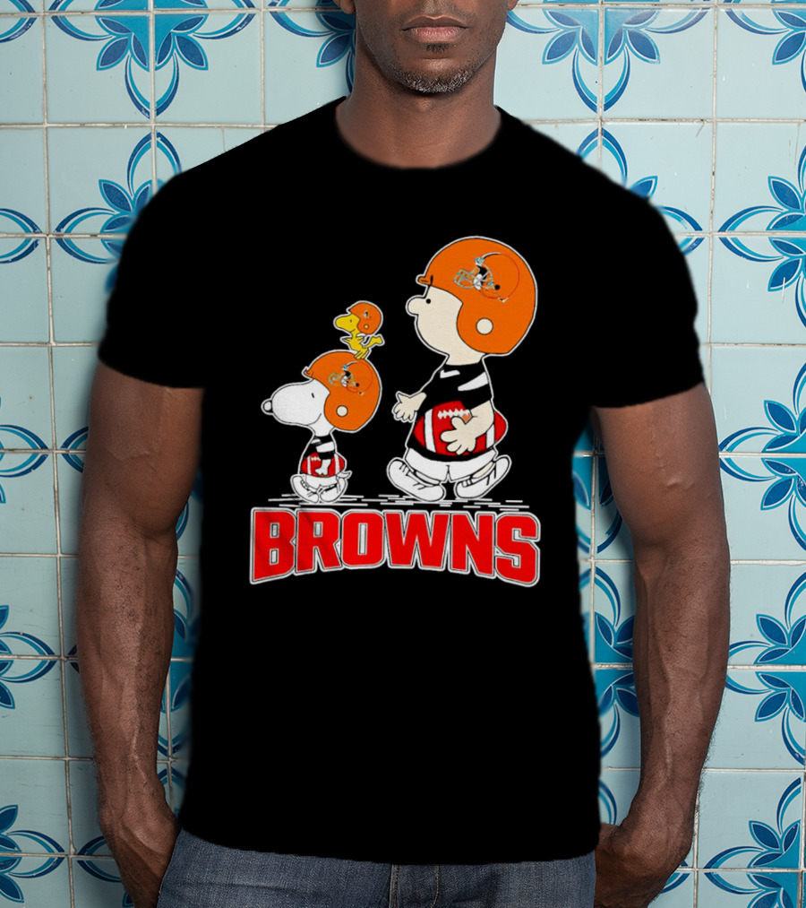 Browns Snoopy Charlie Brown Woodstock Football Helmets T-Shirt
