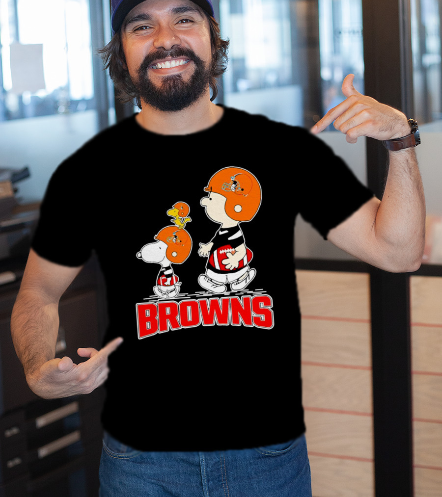 Browns Snoopy Charlie Brown Woodstock Football Helmets T-Shirt