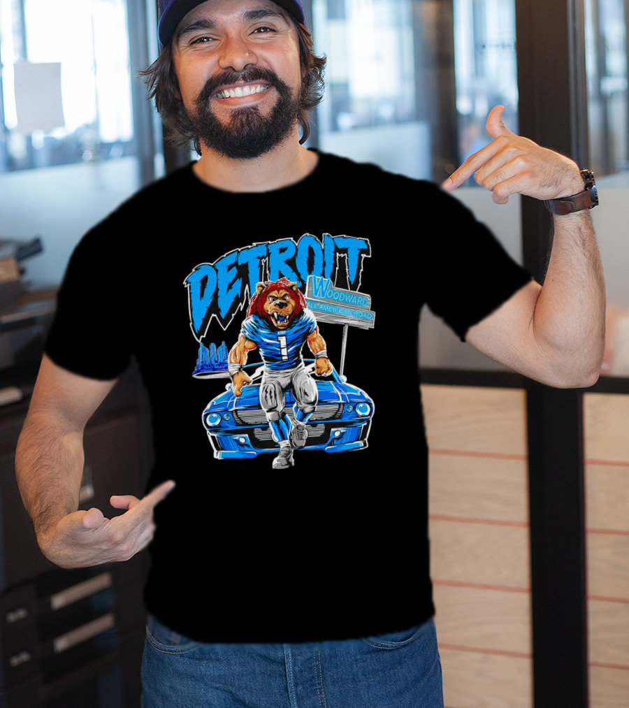 Detroit Lions Woodward All American Road Lion With Car And Cityscape T-Shirt