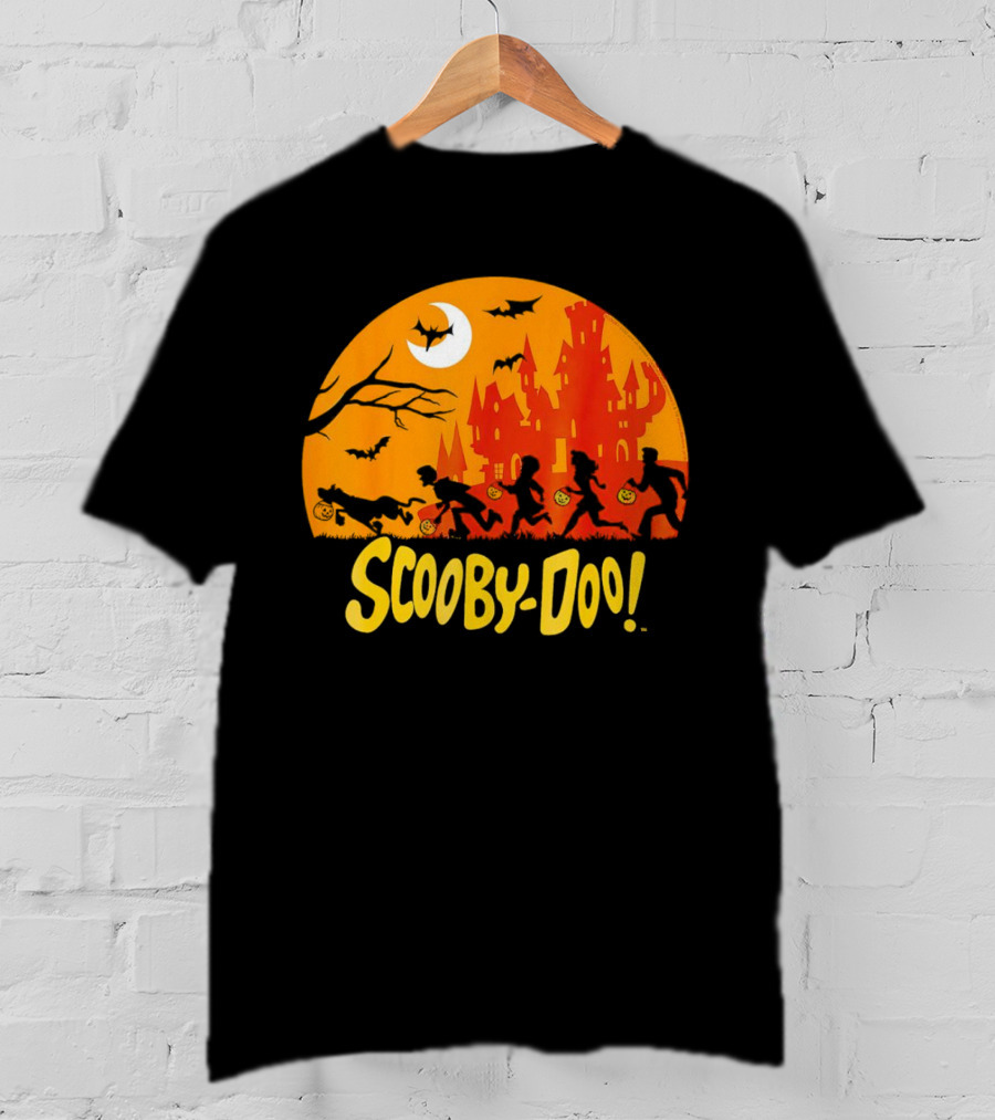 Scooby-Doo Halloween Run With Haunted Castle And Bats T-Shirt
