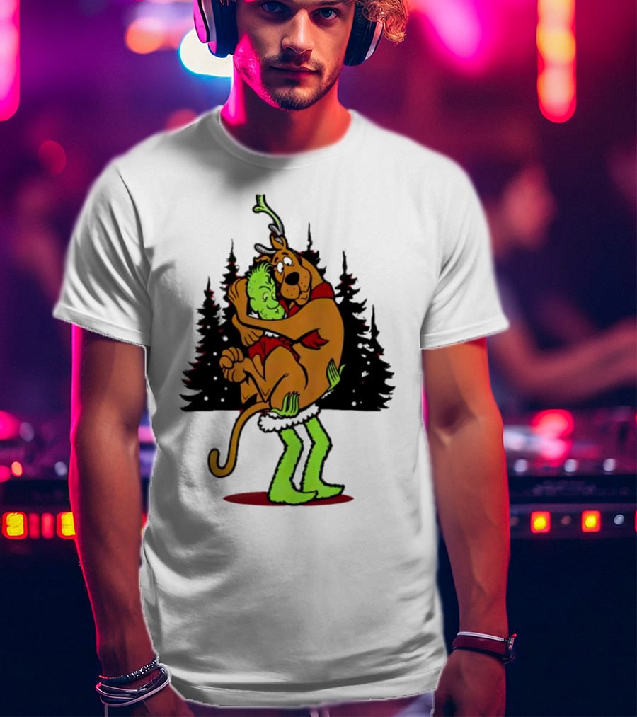 Grinch Scooby-Doo Shaggy Hug Funny Christmas Scene T-Shirt