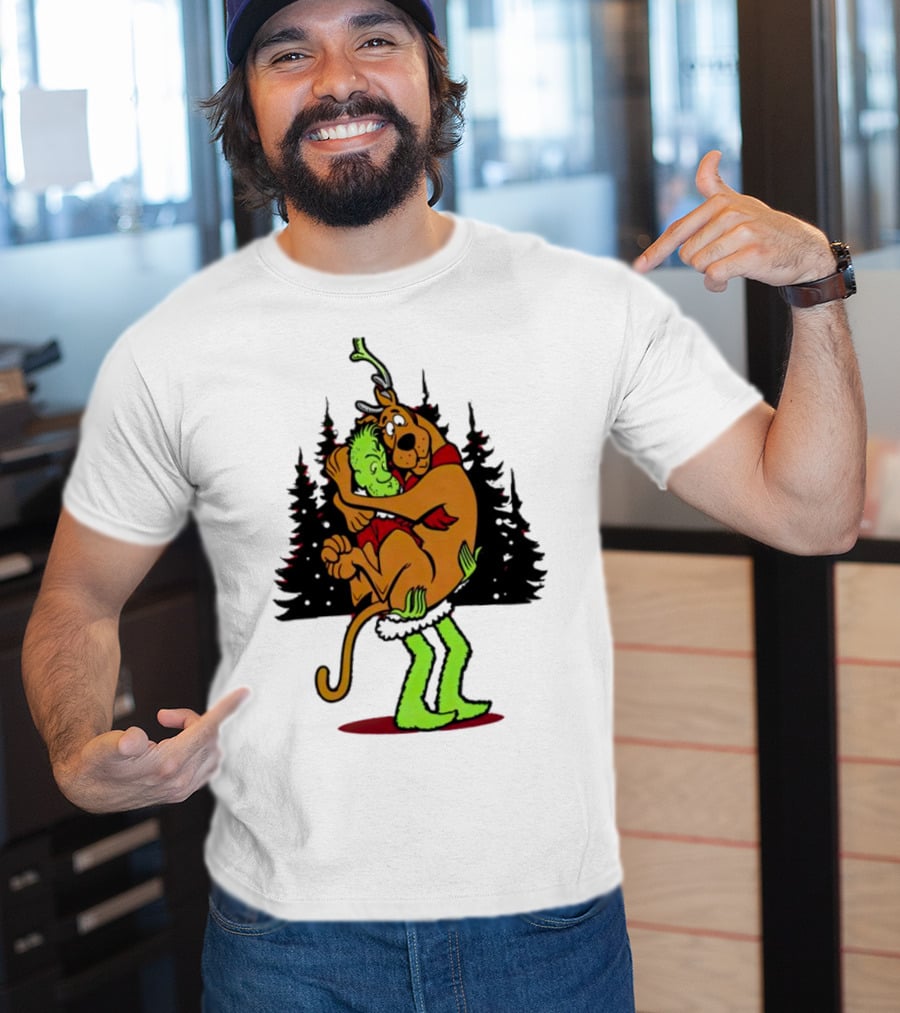 Grinch Scooby-Doo Shaggy Hug Funny Christmas Scene T-Shirt