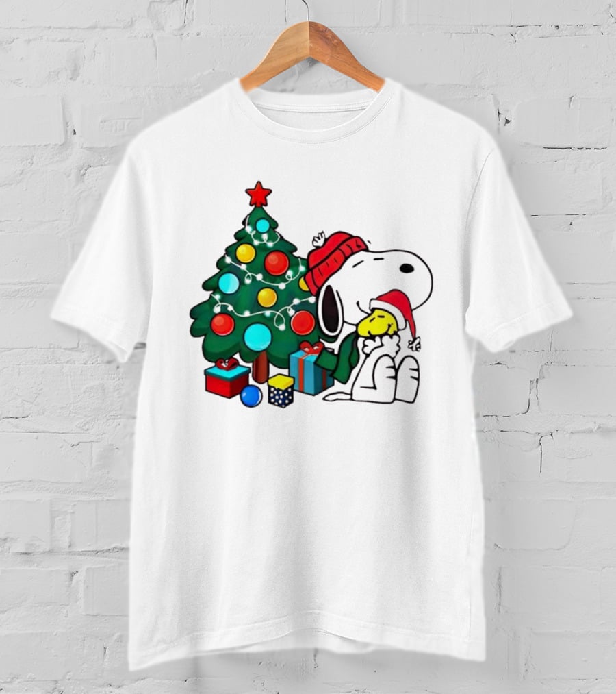 Peanuts Snoopy With Woodstock And Christmas Tree And Gifts T-Shirt