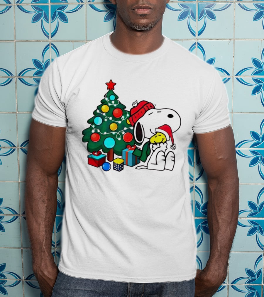 Peanuts Snoopy With Woodstock And Christmas Tree And Gifts T-Shirt